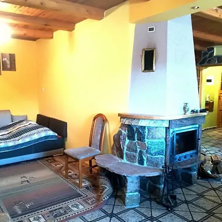 Midom Nyaraló *